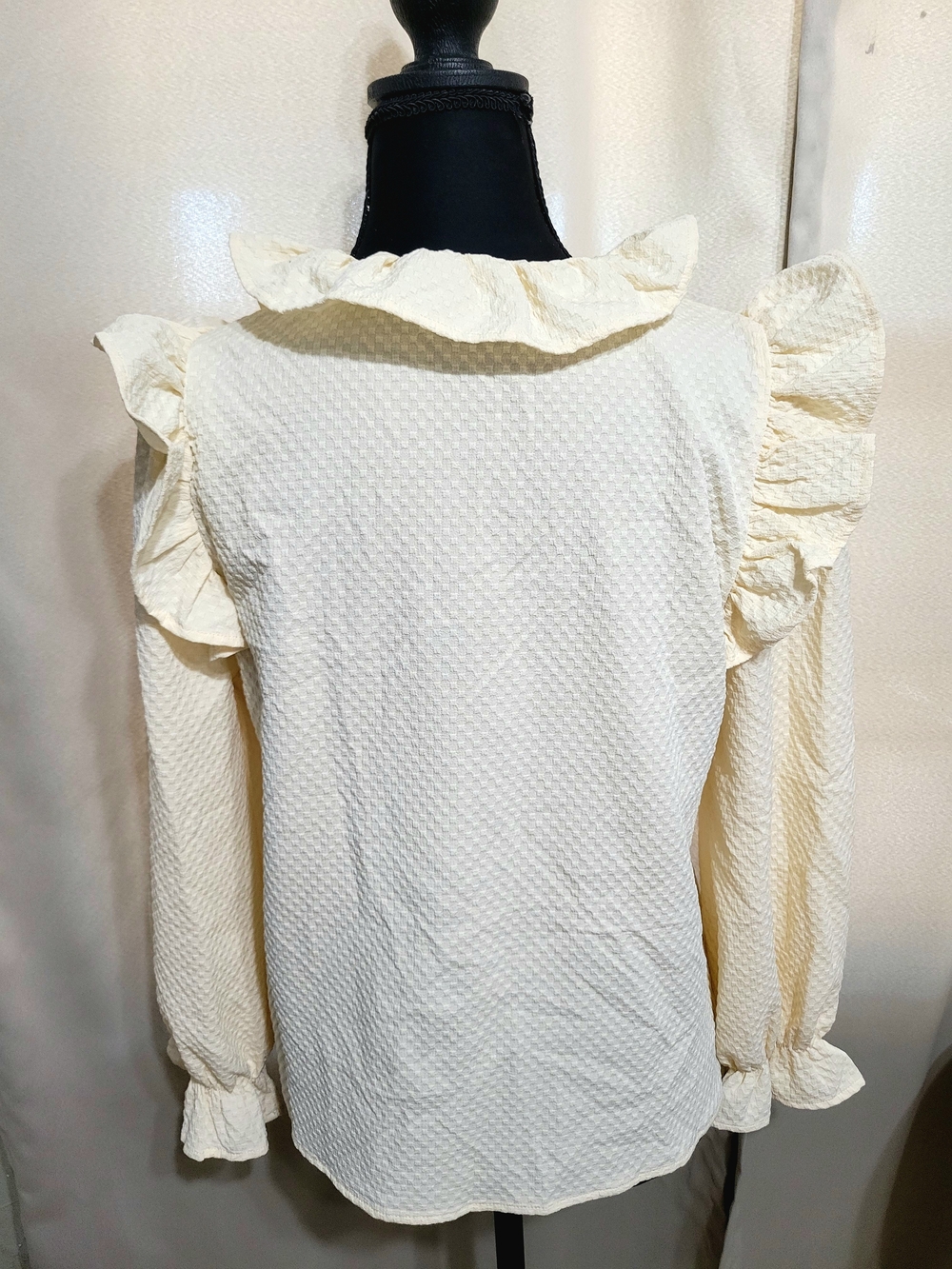 Alice Blue Cream Textured Ruffle Button-Down Blouse - Picture 4 of 5